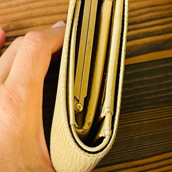 Louis Vuitton Yellow Epi Leather Kiss Lock Bifold Wallet/Coin Purse - Picture 8 of 11